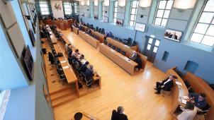 <p>Blick ins wallonische Regionalparlament, dessen Zusammensetzung am 26. Mai ebenfalls neu bestimmt werden wird. Wie viele deutschsprachige Mandatare werden dann in Namur vertreten sein?</p>