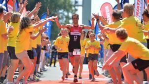 <p>Das Tri Team Eupen ist kaum zu bremsen. Im Verein ist eine Eigendynamik zu spüren, die ansteckt. Der Verein hat sich ein hehres Ziel gesteckt: Der traditionelle Triathlon Ende August soll CO2-neutral werden.</p>