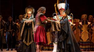 <p>Szenenfoto mit Luca Dall’Amico, Maranne Giordani, Nino Surguladze und Luciano Montanaro.</p>