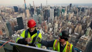 <p>Bauarbeiter an der Aussichtsplattform „The Edge“ in „Hudson Yards“.</p>