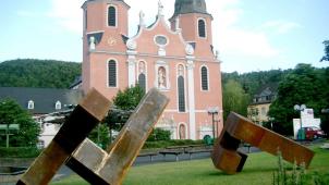 <p>Das Monument „Dialog“ von Martin Schöneich war 2004 auf dem Hahnplatz ausgestellt.</p>