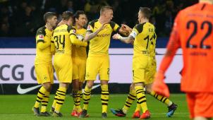 <p>Dortmunds Spieler Jacob Bruun Larsen (2.v.l.) und Marco Reus (2.v.r.) jubeln mit dem Torschützen  Thomas Delaney (3.v.l.) nach dem 1:1-Ausgleichstreffer. │Bild: dpa</p>