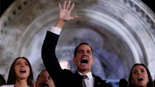 <p>Juan Guaido, selbst ernannter Interimspräsident von Venezuela, spricht mit Anhängern vor dem Außenministerium in Buenos Aires in Argentinien.</p>