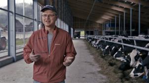 <p>Der Dokumentarfilm zeigt gleichermaßen ungeschönt wie unaufgeregt wie es auf Österreichs Bauernhöfen zugeht.</p>