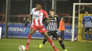 <p>Awoniyi (l.) spielt aktuell für Excel Mouscron.</p>