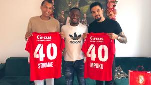<p>Posierten gemeinsam für die Kamera: Künstler Stromae (links) und Fußball-Profi Paul-José Mpoku (Bildmitte).</p>