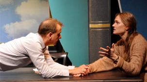 <p>Vor allem der Ausgangspunkt über die Lebenskrise wirft diverse Fragen auf und lädt zu Grübeleien ein.</p>