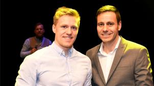 <p>Alexander Fickers (hier mit Thierry Langer links) ist zufrieden mit der Entwicklung, die die Sportgala in den vergangenen Jahren genommen hat.</p>