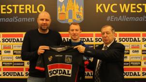 <p>Christian Brüls mit Cheftrainer Bob Peeters (links).</p>