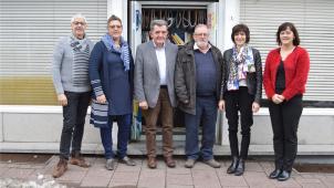 <p>BS-Direktor Roland Lentz, TI-Direktorin Patricia Schäfer, BSDG-Vorsitzender Helmuth Jousten, BSDG-Vertreter Karl-Heinz Pluymen, MG-Direktorin Inge Hoffmann-Kohnen und die beigeordnete MG-Schulleiterin Monique Pint (v.l.n.r.) stellten der Presse die Pläne zur konkreten Einführung der Koedukation an den freien Sekundarschulen in St.Vith vor.</p>