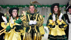 <p>Prinz Heiko I. (Cornely) stehen als Pagen seine Schwester Birgit Cornely und Lisa Alloo zur Seite.</p>