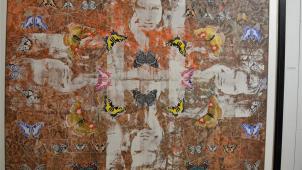 <p>Zu einer Geschichte verwoben ist vieles in Dieter Nusbaums Bildern. Er nutzt Fotos, er nutzt Schrift, doch vor allem nutzt er Malerei.</p>