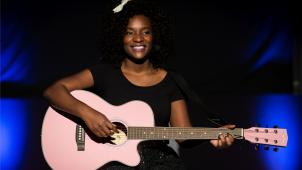 <p>Cécile Djunga präsentiert ihr Bühnenprogramm „Presque célèbre“.</p>