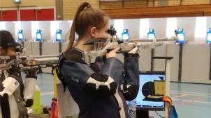 <p>Anaïs Hansen beim Schießen</p>