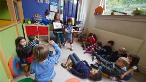 <p>Die Senkung der Schulpflicht von sechs auf fünf Jahre hätte für die DG nur begrenzte Auswirkungen. Illustration: Photo News</p>