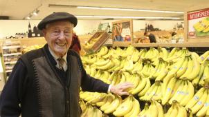 <p>Für Josef Stenten ist das Geschäft am Aachener Krugenofen sein Wohnzimmer.</p>