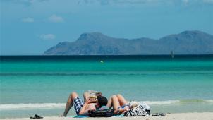 <p>So einsam werden die Urlauber an den spanischen Stränden im Sommer 2019 nicht liegen. Spanien und Portugal sind als Ziele sehr gefragt.</p>