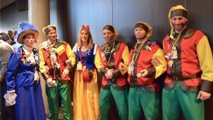 <p>Als Schneewittchen und die ... vier Zwerge verkleidete sich das St.Vither Kollegium.</p>