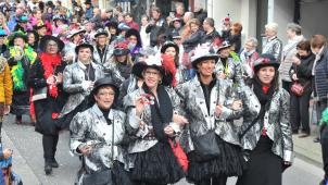 <p>Laut offiziellen Angaben zogen knapp 2.000 Teilnehmer beim Altweiberumzug durch Kelmis.</p>