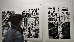 <p>Den schwarz-weißen Bilderwelten von Michael Falkenstein regen an, nach einer Geschichte in ihnen zu suchen, mag sie noch so skurril sein.</p>