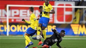 <p>Yohan Boli (Mitte) traf doppelt für Sint-Truiden, das in die Top 6 klettert.</p>
