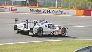 <p>Der Brüsseler Appellationshof muss abschließend bewerten, ob Porsche den von Gerhard Schmitz entwickelten Fünftaktmotor im Porsche 919 Hybrid (Foto) eingesetzt hat oder nicht. Der St.Vither Ingenieur hofft in diesem Patentrechtsstreit aufgrund einer neuen Faktenlage, dass das Gericht die Offenlegung der FIA-Homologation fordern wird.</p>