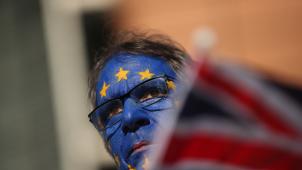 <p>Die britische Regierung wollte den EU-Austritt um drei Monate verschieben. Die Europäische Union bietet weniger an - und stellt Bedingungen. Aber immerhin ist das große Chaos aufgeschoben.</p>