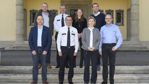 <p>Der Zonale Sicherheitsrat präsentierte die Jahresbilanz der Polizeizone: untere Reihe (v. l.) Zonensekretär Jean-Pierre Gritten, Zonenchef Daniel Keutgen, die Bürgermeister Claudia Niessen und Erwin Güsting sowie obere Reihe Marc Hilligsmann, Harald Meyer und Aline Lux (alle Föderale Polizei) sowie Lontzens Bürgermeister Patrick Thevissen.</p>