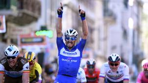 <p>Olivier Naesen (links) wurde hinter dem Franzosen Julian Alaphilippe zweiter beim Radklassiker Mailand - Sanremo. │ Bild: Photonews</p>
