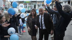 <p>Mitglieder Eupener Sportvereine bereiteten Josef Thaeter und seiner Frau Marita vor dem Rathaus einen herzlichen Empfang.</p>