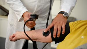 <p>Der Kranke muss abwägen können, ob er zur Notaufnahme muss oder ein Besuch beim Hausarzt im Bereitschaftsdienst ausreicht.</p>