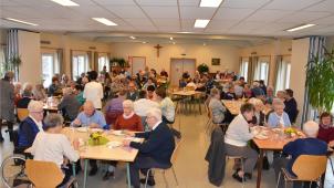 <p>Zahlreiche Menschen fanden sich zum Fasten- und Reisessen ein.</p>