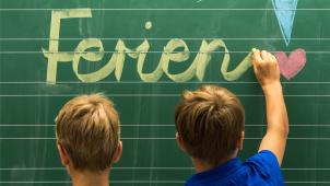 <p>Die Kinder freuen sich jedes Jahr auf die Sommerferien. Doch die Zeit stellt für berufstätige Eltern oft ein Problem dar. Die Gemeinde Burg-Reuland will Abhilfe schaffen und startet ein einwöchiges Ferienbetreuungsangebot.</p>