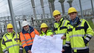 <p>Haben alles auf dem Plan: Die verantwortlichen Ingenieure und Projektleiter.</p>