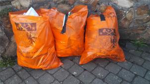 <p>Die Müllsäcke sorgen in Kelmis seit Längerem für Unmut.</p>