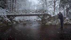 <p>Sechs Jahre lang hat der Fotograf Josef Gaspers (rechts im Bild) Aufnahmen aus allen Ecken der Landschaft gesammelt und sie vor Kurzem in einem Buch veröffentlicht – umrahmt von einer phantastischen Erzählung aus der Feder von Hubert vom Venn.</p>