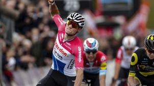 <p>Gegen Mathieu Van der Poel war im Schlussspurt kein Kraut gewachsen.</p>