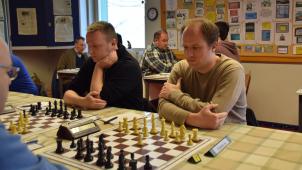 <p>Luc Vanstreels (r., links Andre Krüger) trat im ersten ostbelgischen Duell seit vielen Jahren gegen Rudolf Meessen an.</p>
