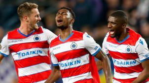 <p>Dennis (Mitte) erzielte das 0:2 und feiert mit Ex-AS-Kicker Clinton Mata.</p>