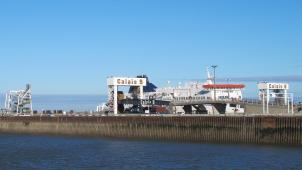 <p>Der Hafen von Calais. An keinem anderen Ort ist Großbritannien dem europäischen Festland so nahe.</p>
