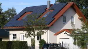 <p>Der liberale wallonische Energieminister Jean-Luc Crucke plant eine neue Abgabe auf Photovoltaikanlagen.</p>