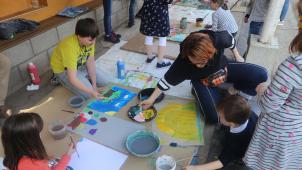 <p>Dem Nachwuchs die Scheu vor den Farben zu nehmen. Das gelang Künstlerin Jana Rusch am Sonntag.</p>