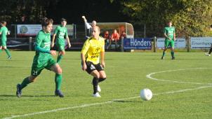 <p>Noch müssen sie sich gedulden: Jeremy Bong (r.) und der RFC Raeren-Eynatten</p>