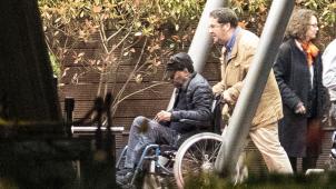 <p>Im Rollstuhl, aber augenscheinlich guter Dinge ist Pelé nach einem mehrtägigen Krankenhausaufenthalt in Frankreich in seine Heimat zurückgekehrt.</p>