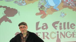 <p>Jean-Yves Ferri, Autor des nächsten Comic-Abenteuer von Asterix und Obelix, erzählt bei der Vorstellung des neuen Heftes, das am 24. Oktober 2019 erscheinen soll, ein wenig von dem Inhalt.</p>