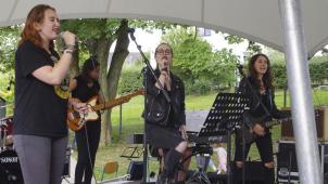 <p>Beim Bandworkshop erlernen die Teilnehmer neue Kniffe und Griffe an ihren Instrumenten.</p>