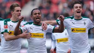 <p>Gladbachs Raffael (M) bejubelt sein Tor zum 0:1 gegen Hannover 96 mit Patrick Herrmann (l) und Florian Neuhaus.</p>