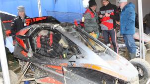 <p>Rallye-WM-Star Thierry Neuville (2.v.r.) traf am Wochenende in Crombach seine Freunde und testete sein Rennauto, den neuen TN5.</p>