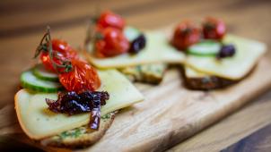 <p>So interpretierte beispielsweise der Koch Torsten Schmack die „Göhltaler Schnitte“, die künftig in verschiedenen Bistros der Region in unterschiedlichen Facetten angeboten werden soll.</p>