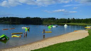 <p>Am Bütgenbacher See, hier am Venntastic Beach des Worriken-Zentrums, steht auch in diesem Jahr ungetrübten Badefreuden nichts im Wege.</p>